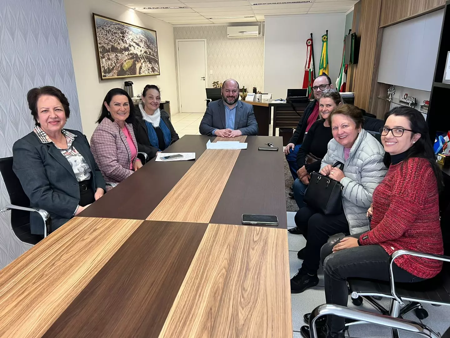 Prefeito recebe visita de membros do Clube Soroptimista Internacional