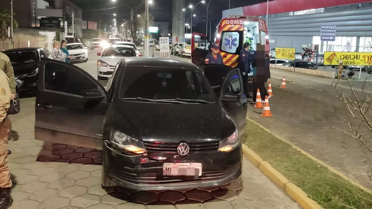 Engavetamento envolvendo 3 carros ocorre no centro de Mafra