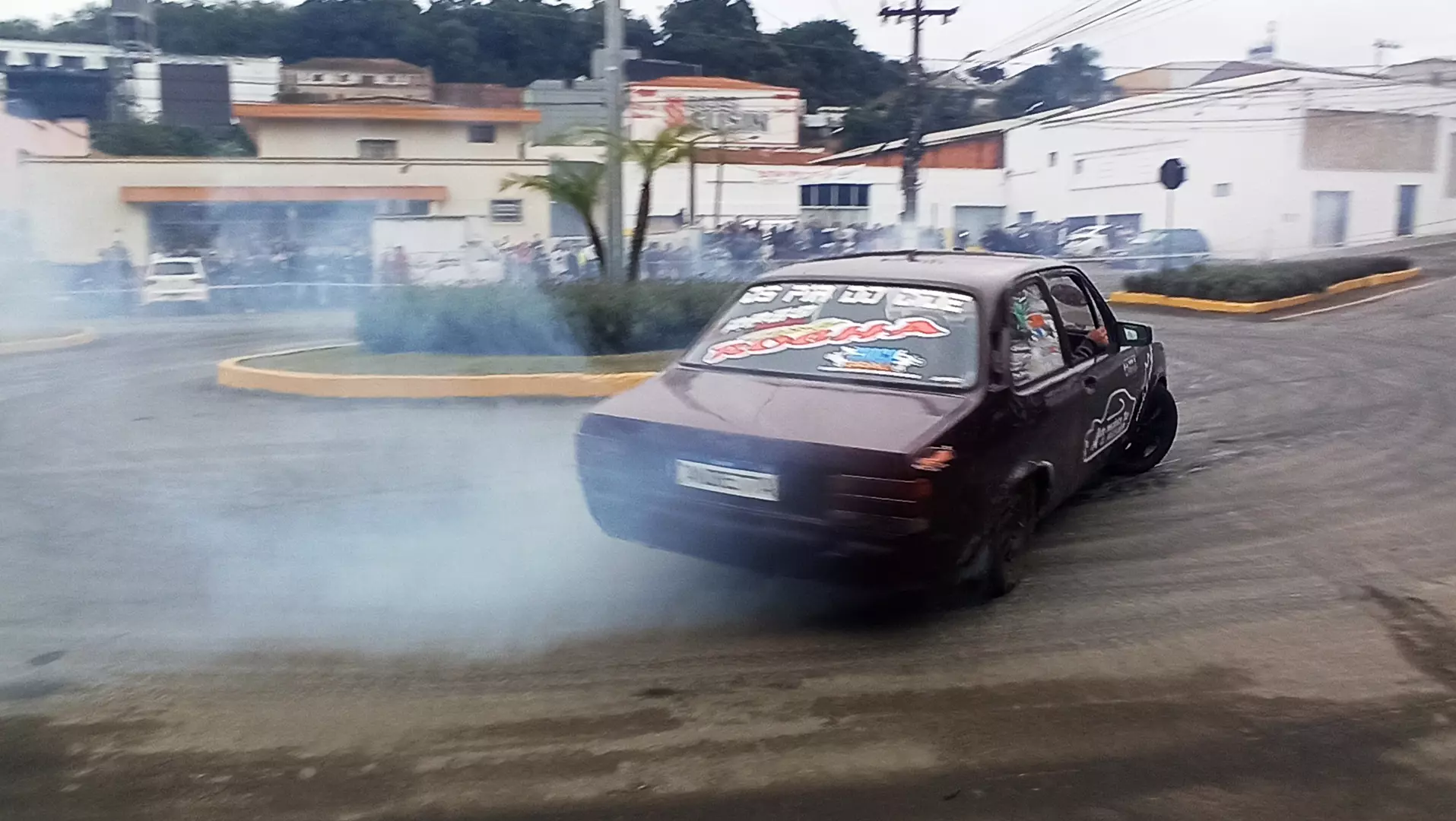 Exposição de carros antigos e show de manobras empolgou público presente