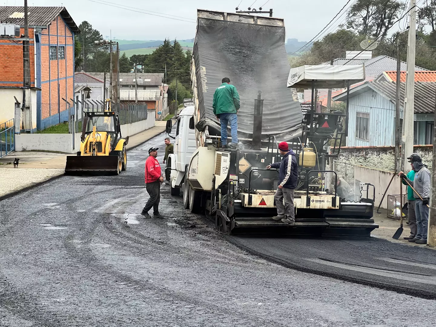 Prefeitura inicia recape asfáltico da Rua José Cassias Pereira, na Vila Nova