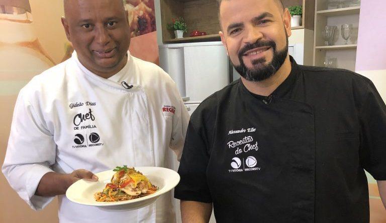 FILÉ DE FRANGO RECHEADO COM QUEIJO E BACON, ACOMPANHADO DE ESPAGUETE DE LEGUMES