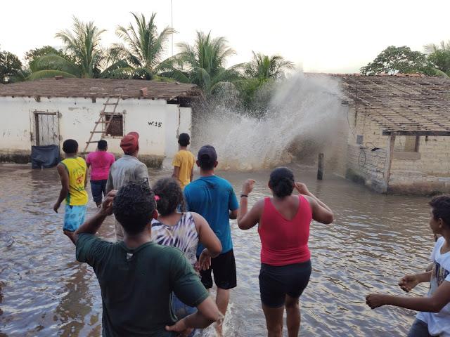 Chuva | Mais de dez casas desabam na enchente do Rio Preto em Anapurus; outras podem desabar nas próximas horas