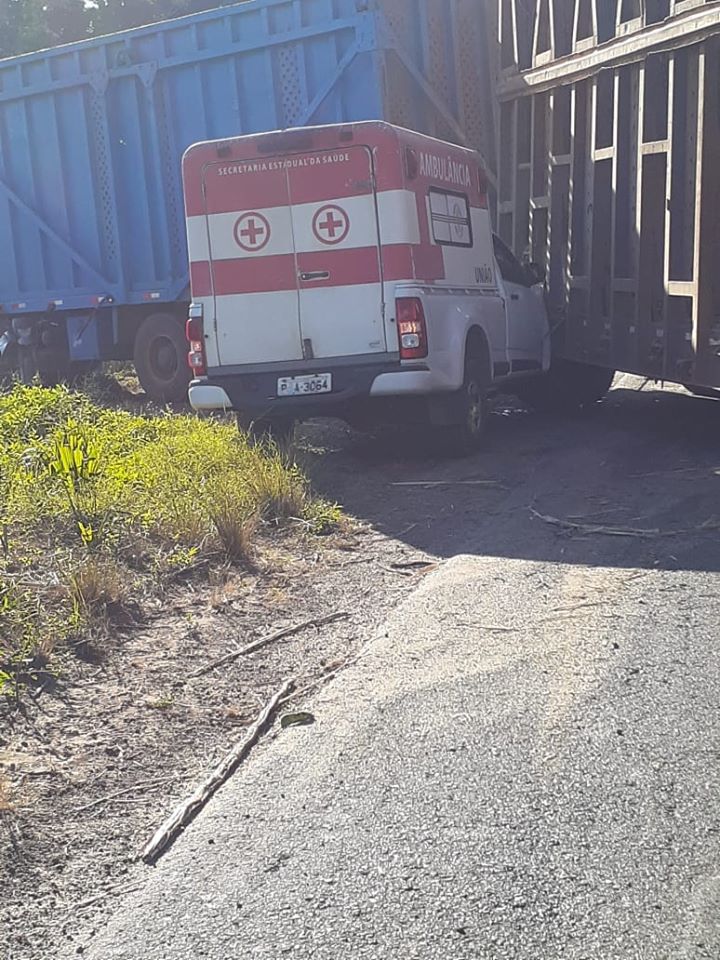 Ambulância colide com Treminhão na PI-112