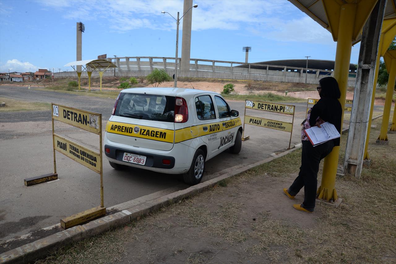 Autoescolas do Piauí querem antecipar data de reabertura