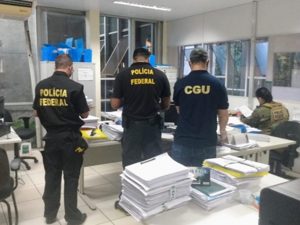 Urgente: Polícia Federal na casa do governador do Piauí