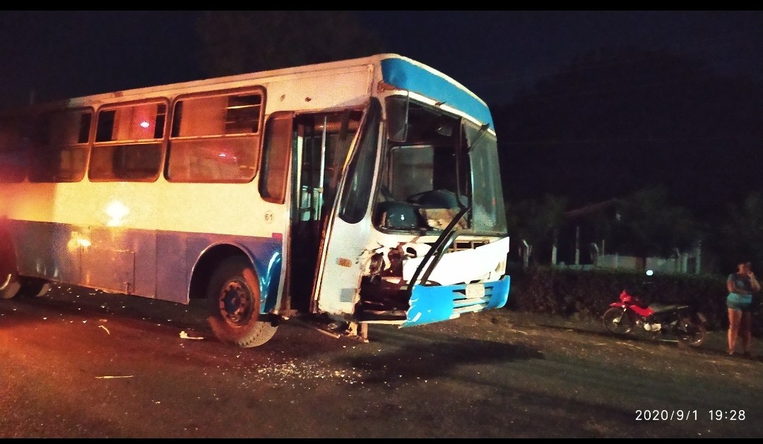 Ônibus que presta serviço para COMVAP mata motoqueiro em União