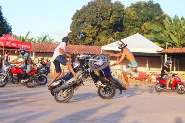 Fui em um grande evento de grau de moto 