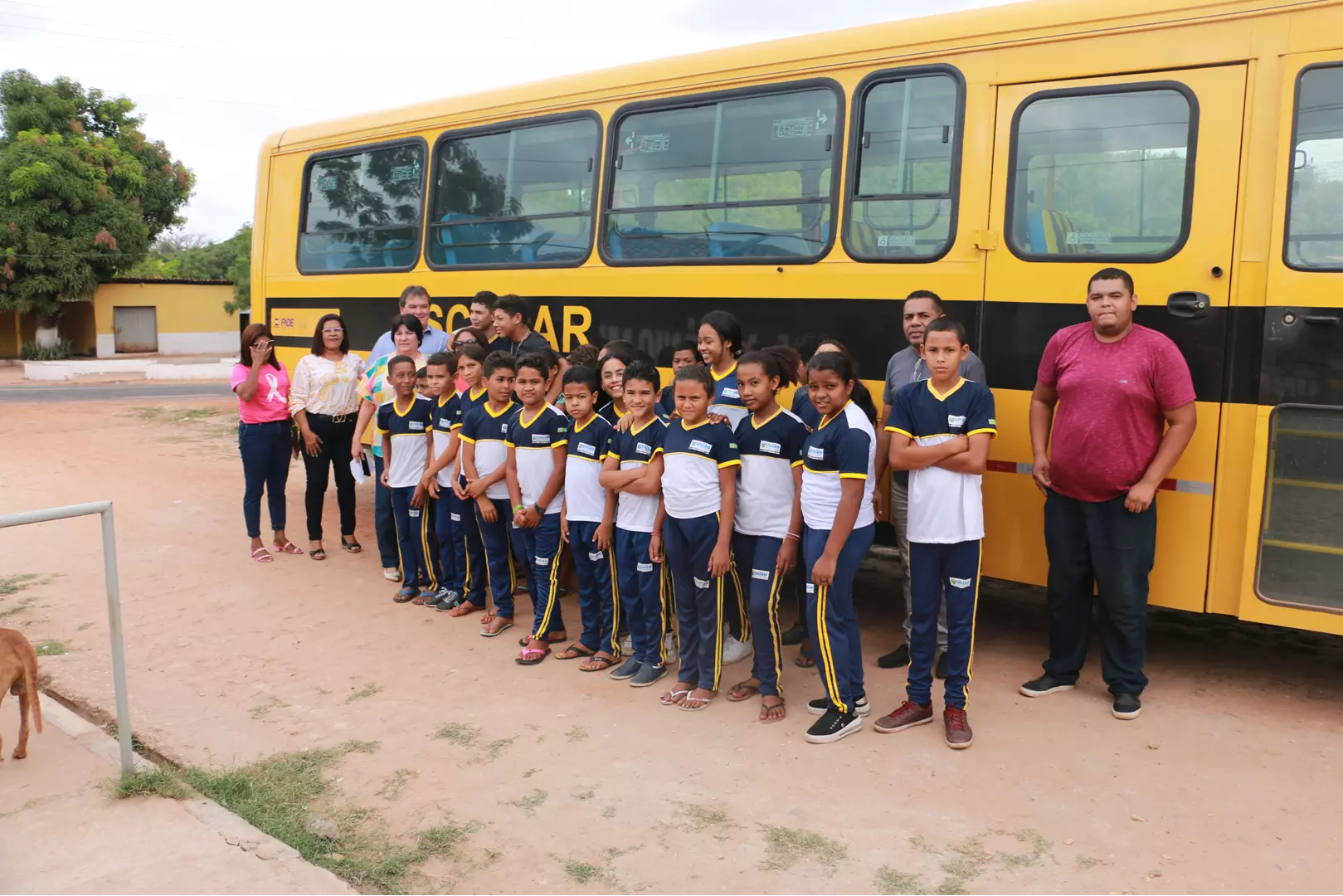 Prefeitura de Sooretama adquire dois ônibus para atender demandas da saúde  e da educação