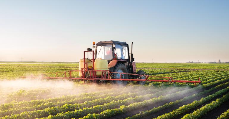 Qual a importância dos cuidados na aplicação de defensivos agrícolas.