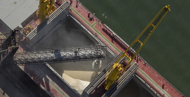 Corrida por açúcar do Brasil em meio a pandemia gera enormes filas no Porto de Santos.