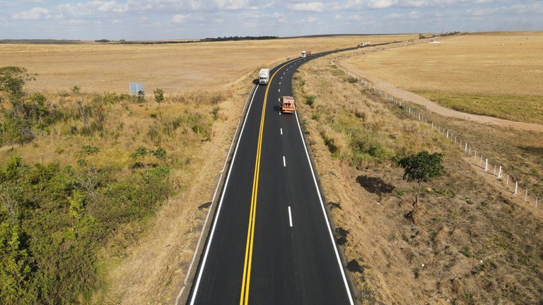 DNIT sinaliza rodovia BR-364/MT que escoa produção de Mato Grosso