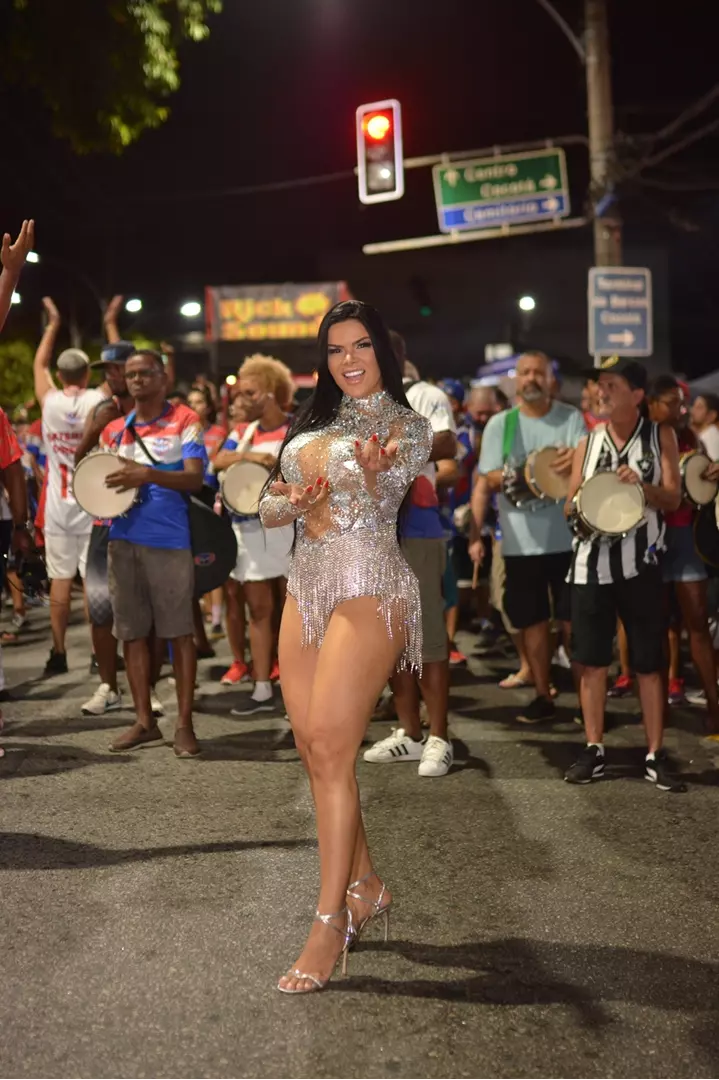 Afrompresária brasileira radicada na Europa e responsável pelo Austria  Rio's Carnival, será Musa da GRES TPM, primeira Escola de Samba feminina do  Brasil - Feras do Carnaval