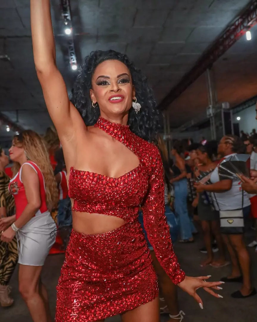 Anny Alves samba muito no último ensaio da Porto da Pedra - Feras do  Carnaval | Bem Vindo!