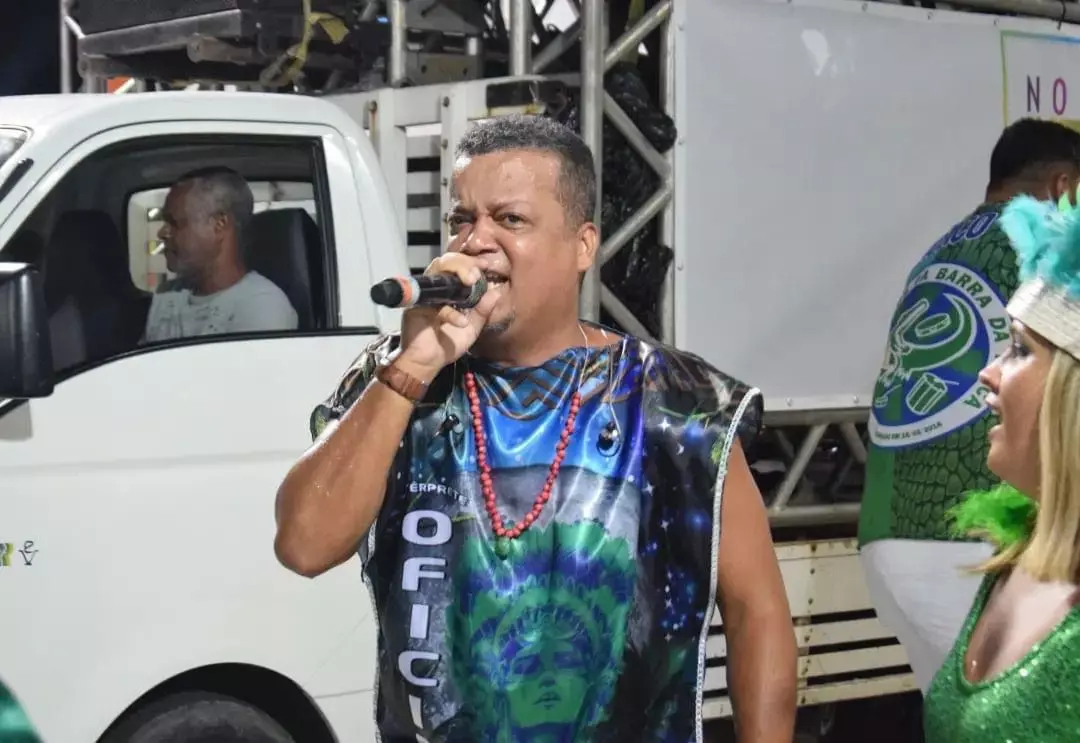 Alex Ribeiro faz sua estreia como intérprete oficial no Carnaval do Rio de  Janeiro - Feras do Carnaval | Bem Vindo!