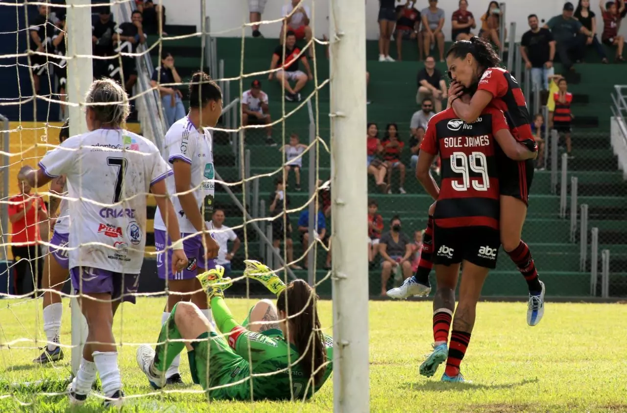 Rondonienses se apresentam em clube de futebol feminino do Paraná