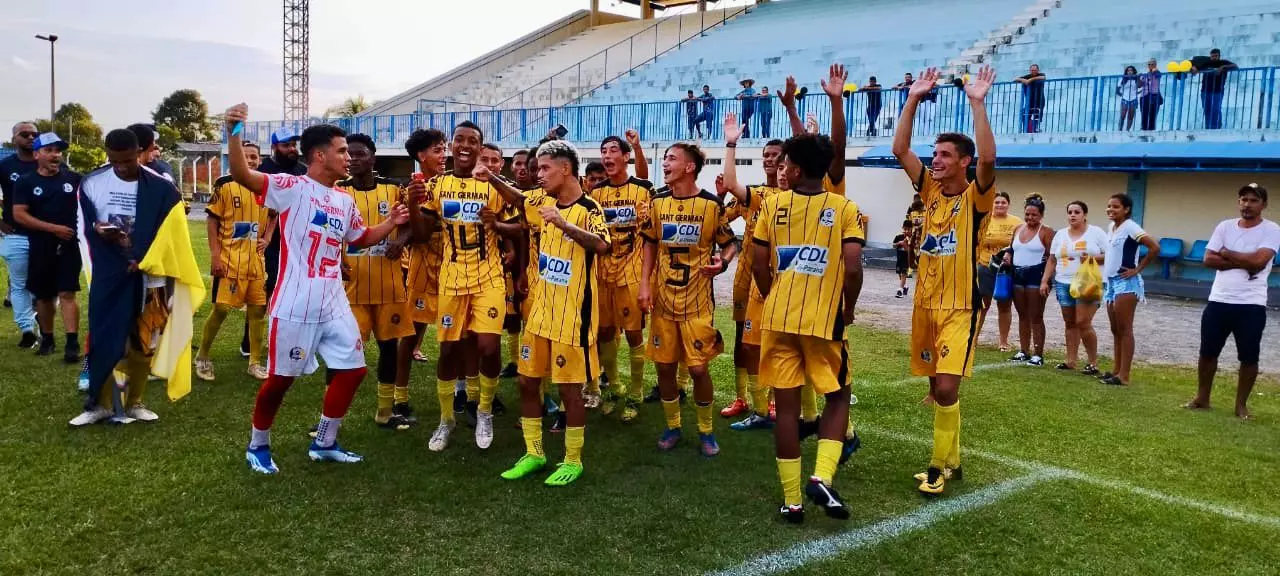 Rondonienses se apresentam em clube de futebol feminino do Paraná