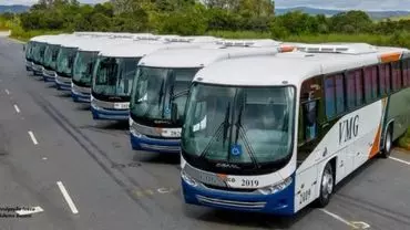 A foto mostra a frota de ônibus da Viação Minas Gerais