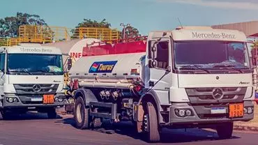 A foto mostra um caminhão da Taurus Distribuidora de Petróleo Ltda