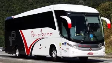 A imagem mostra um Ônibus da Paraibuna Transportes