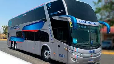 A foto mostra um ônibus da MM Souza