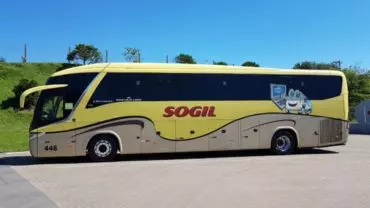 A foto mostra um ônibus da SOGIL