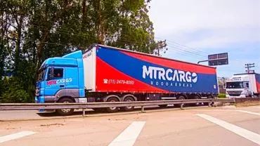 A foto mostra uma carreta MTR Cargo