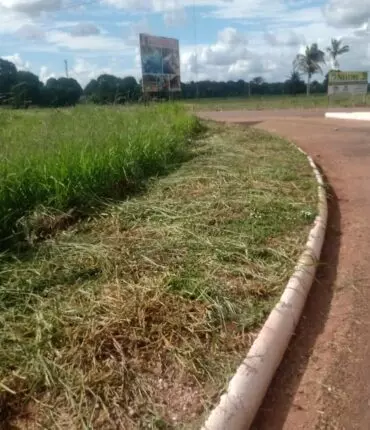 Regional do DER de Pimenta Bueno realiza manutenções em rodovias