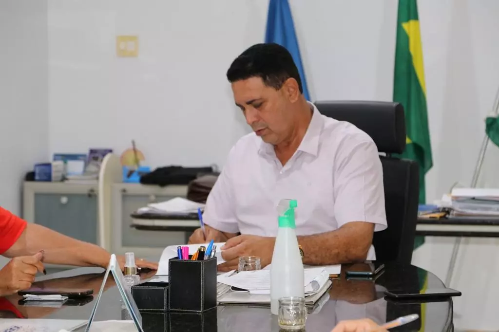 Prefeito de Rolim de Moura reajuste pela segunda vez o auxílio alimentação dos servidores públicos; entenda o porquê!