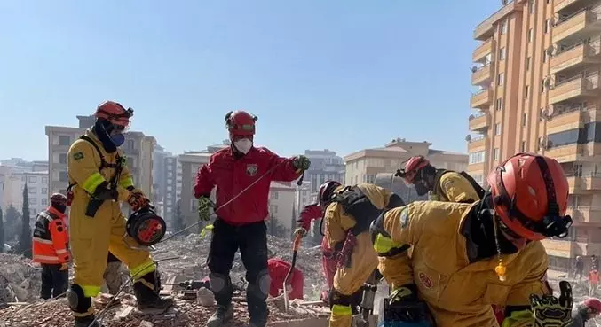 'Frio é a principal dificuldade enfrentada', relatam bombeiros de SP sobre resgates na Turquia