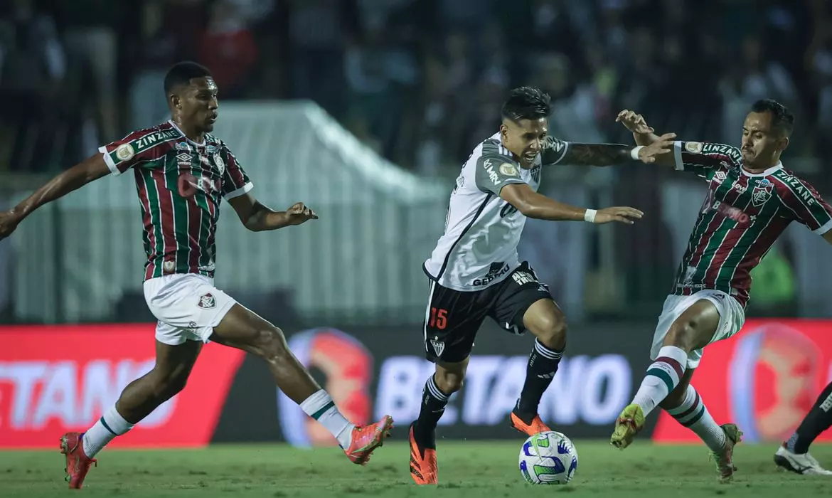 Fluminense e Atlético-MG não passam do 1 a 1 no Raulino de Oliveira