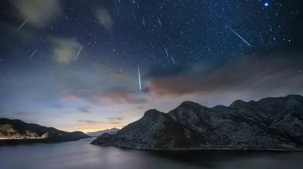 Chuvas de meteoros e estrelas cadentes: Formação e história