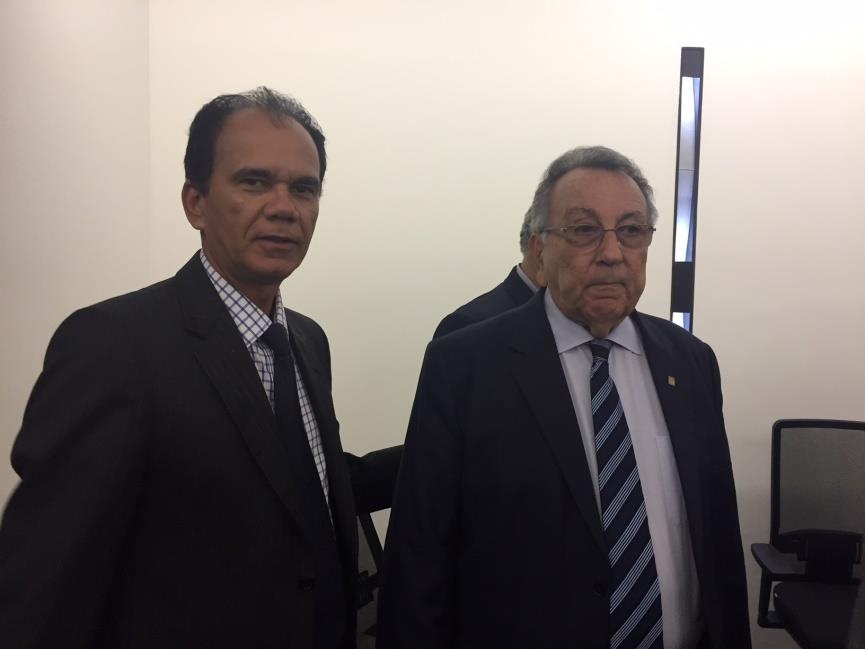 REUNIÃO EM BRASÍLIA SOBRE ENDIVIDAMENTO E INFORMATIVO PARLAMENTAR