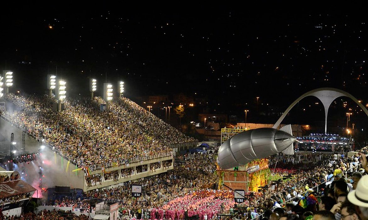 Seis escolas de samba fecham hoje desfiles do Grupo Especial