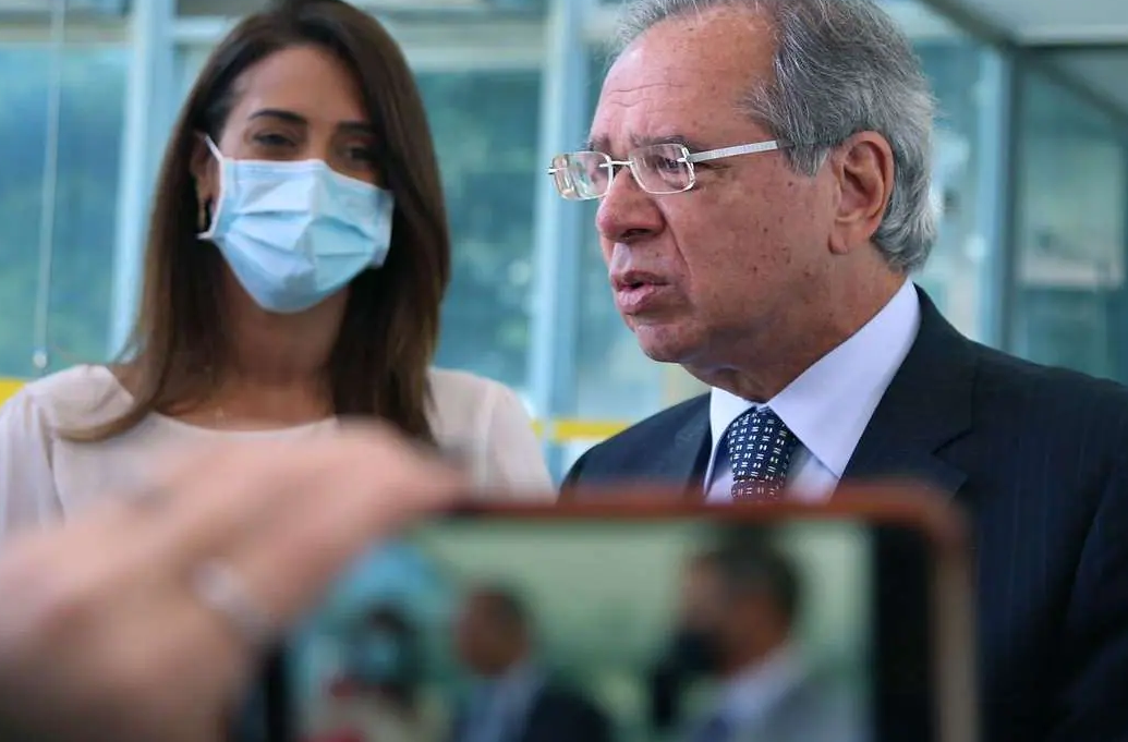 Paulo Guedes testa positivo para Covid-19 e cancela compromissos