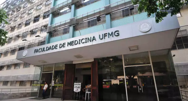 Medicina da UFMG suspende aulas presenciais por surto de COVID na faculdade