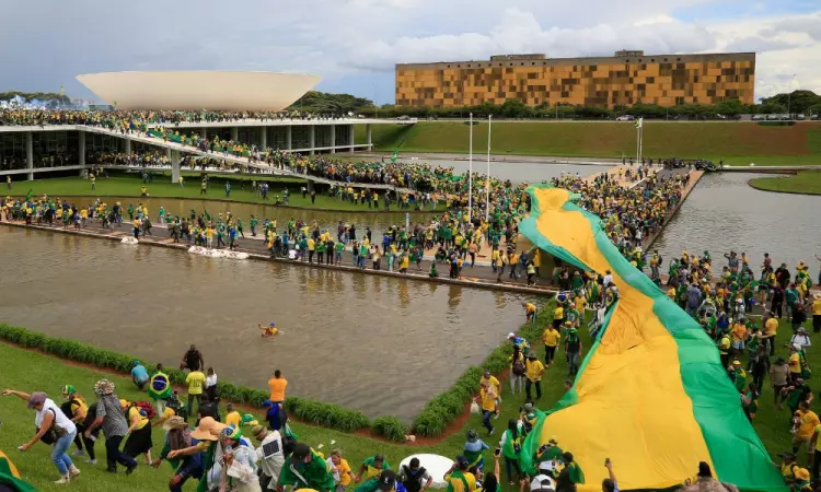 Polícia Civil diz que 170 pessoas foram detidas em atos em Brasília