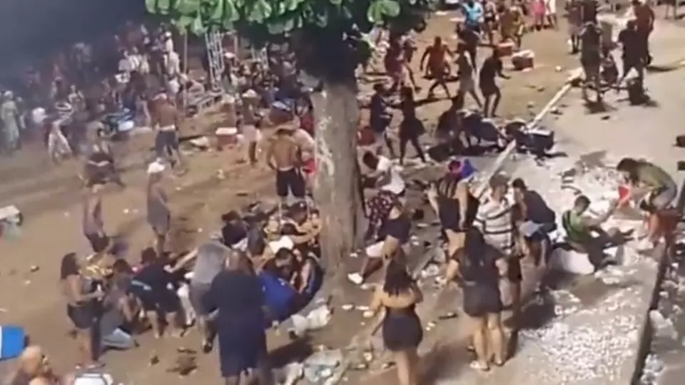 VÍDEO: Tiroteio no carnaval no RJ deixa ao menos 2 mortos e 20 feridos