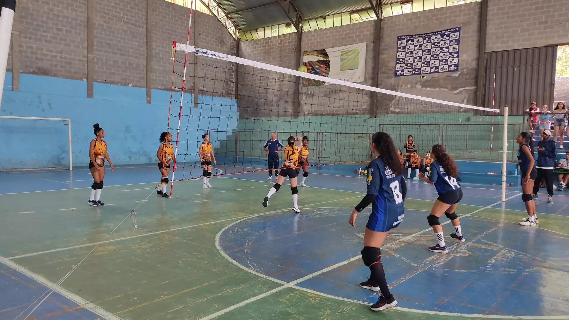 Copa da Asa coloca frente a frente equipes de vôlei de Santos Dumont e Arantina