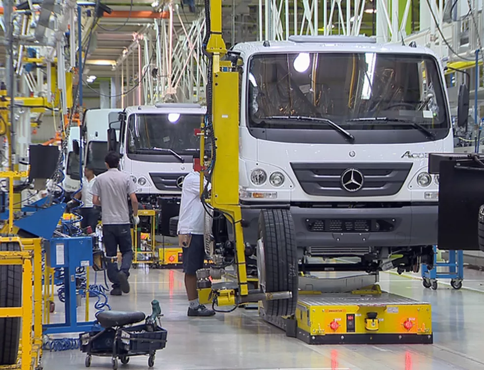 Trabalhadores da Mercedes-Benz em JF terão férias coletivas, segundo Sindicato dos Metalúrgicos