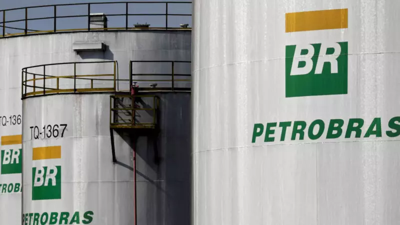 Petrobras anuncia fim da paridade de importação do petróleo e nova política de preço para combustíveis