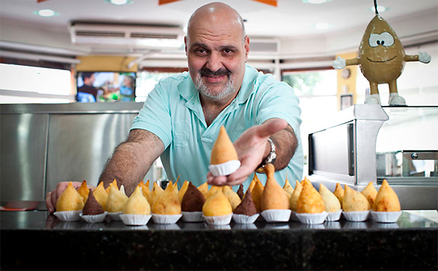 Lanchonete da região cria rodízio de coxinha com 50 sabores, incluindo doces e veggies