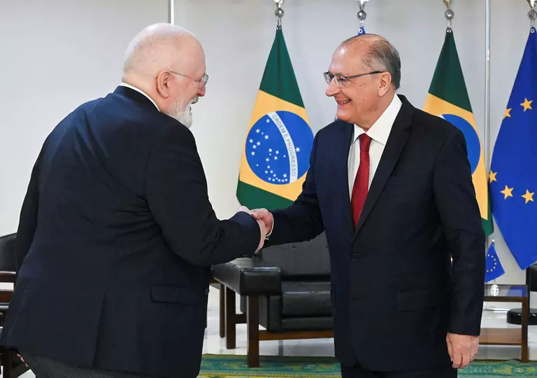 Presidente em exercício, Geraldo Alckmin recebe alto executivo da União Europeia