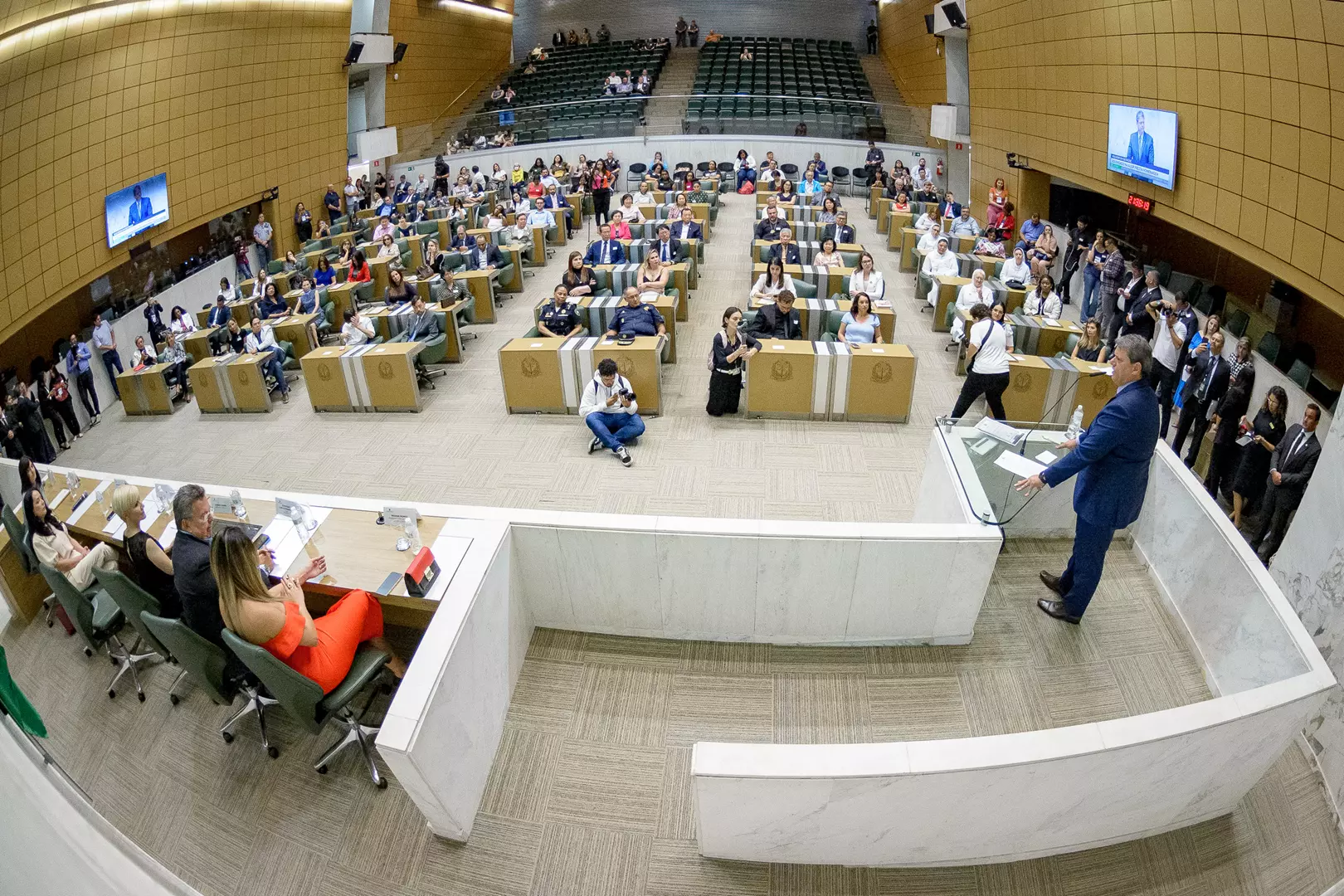 Em sessão solene, Alesp homenageia 20 mulheres de destaque em SP