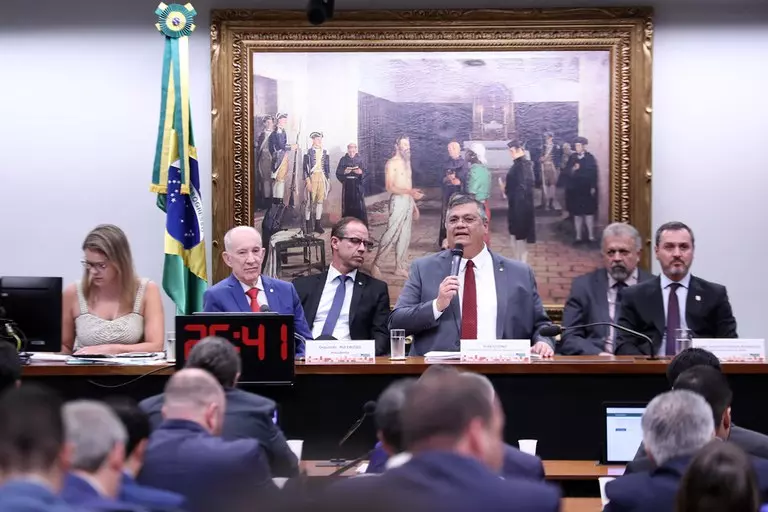 Decreto estende período de recadastramento de armas até 3 de maio