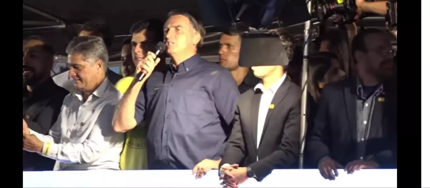 Bolsonaro faz comício na Praça da Liberdade em BH