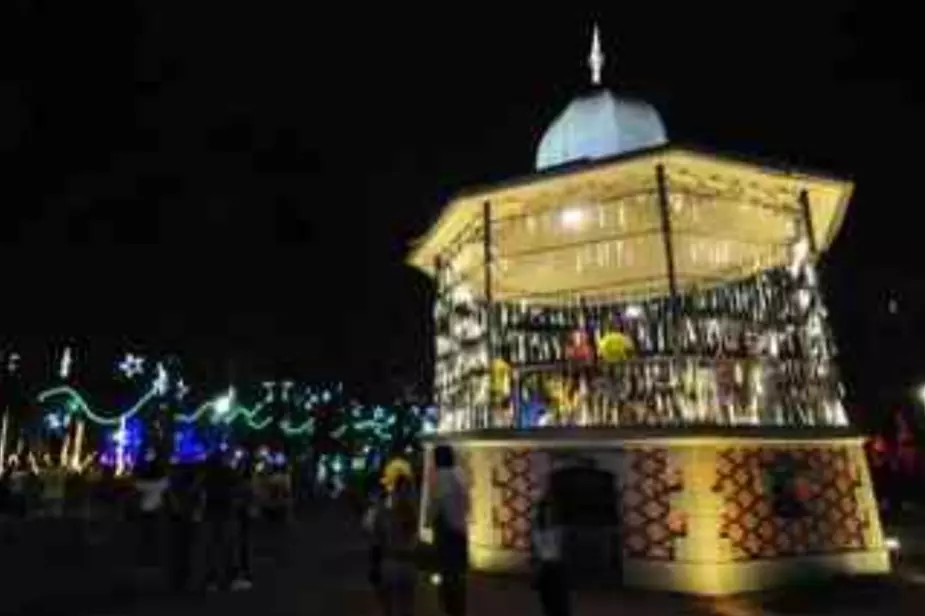 Praça da Liberdade neste Natal reflete as luzes da mineiridade e encanta olhos e almas