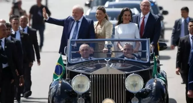 Lula nem esperou o dia seguinte à posse para começar a trabalhar com vontade