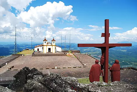 A menor basílica do mundo é a de Nossa Senhora da Piedade, na região de Caeté