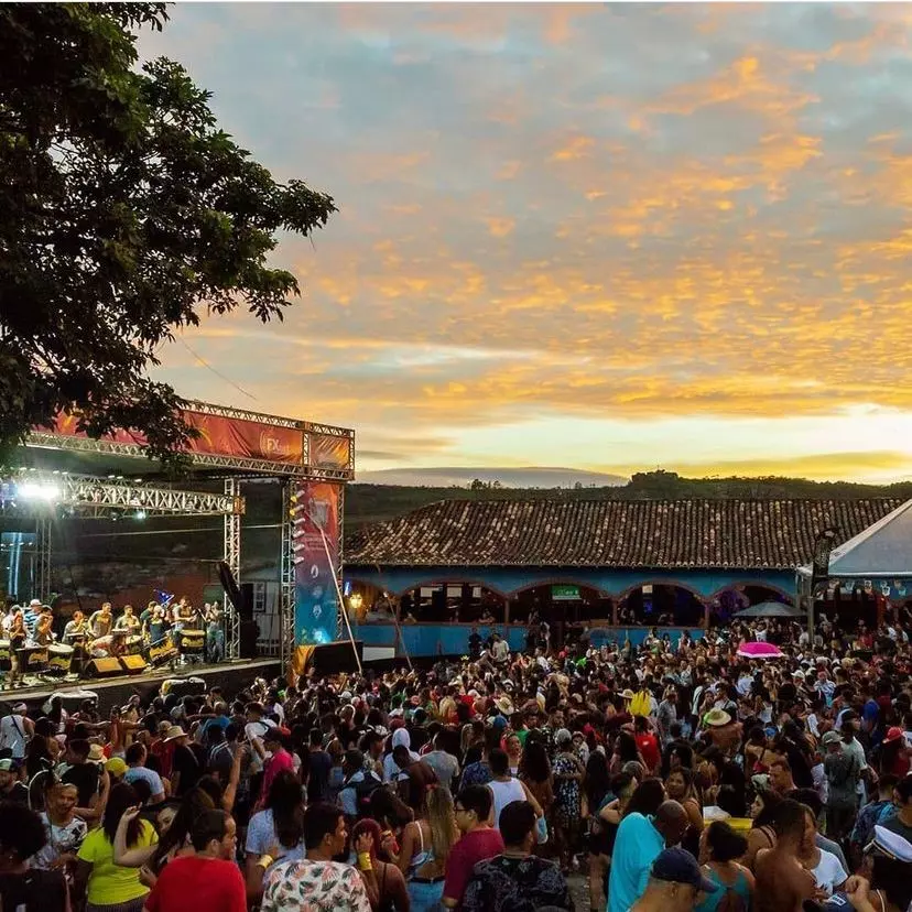 Na mítica Diamantina, os foliões cantam “sou do mundo, sou Minas Gerais”