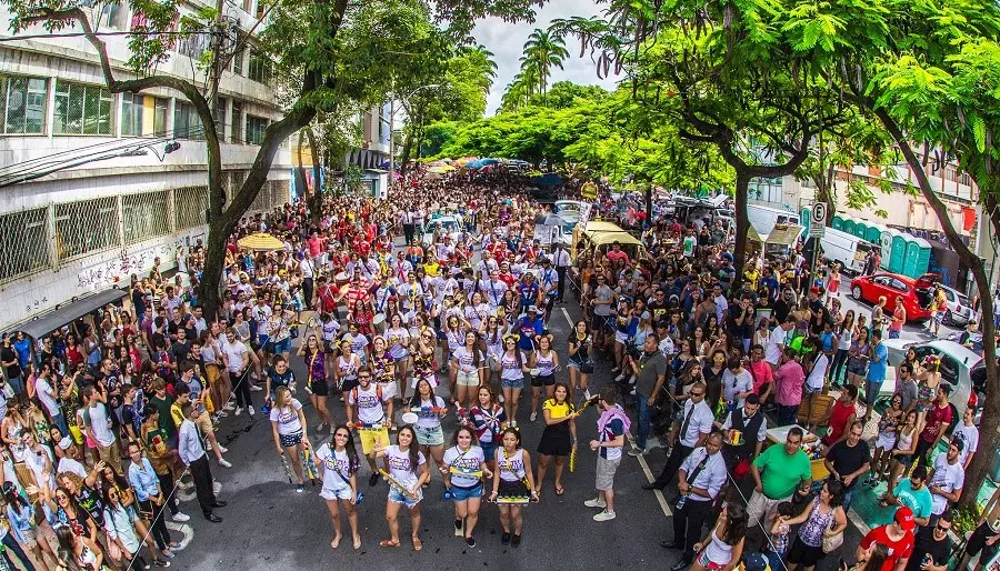 Cerca de 300 blocos vão agitar a capital mineira sábado e domingo até o dia 26